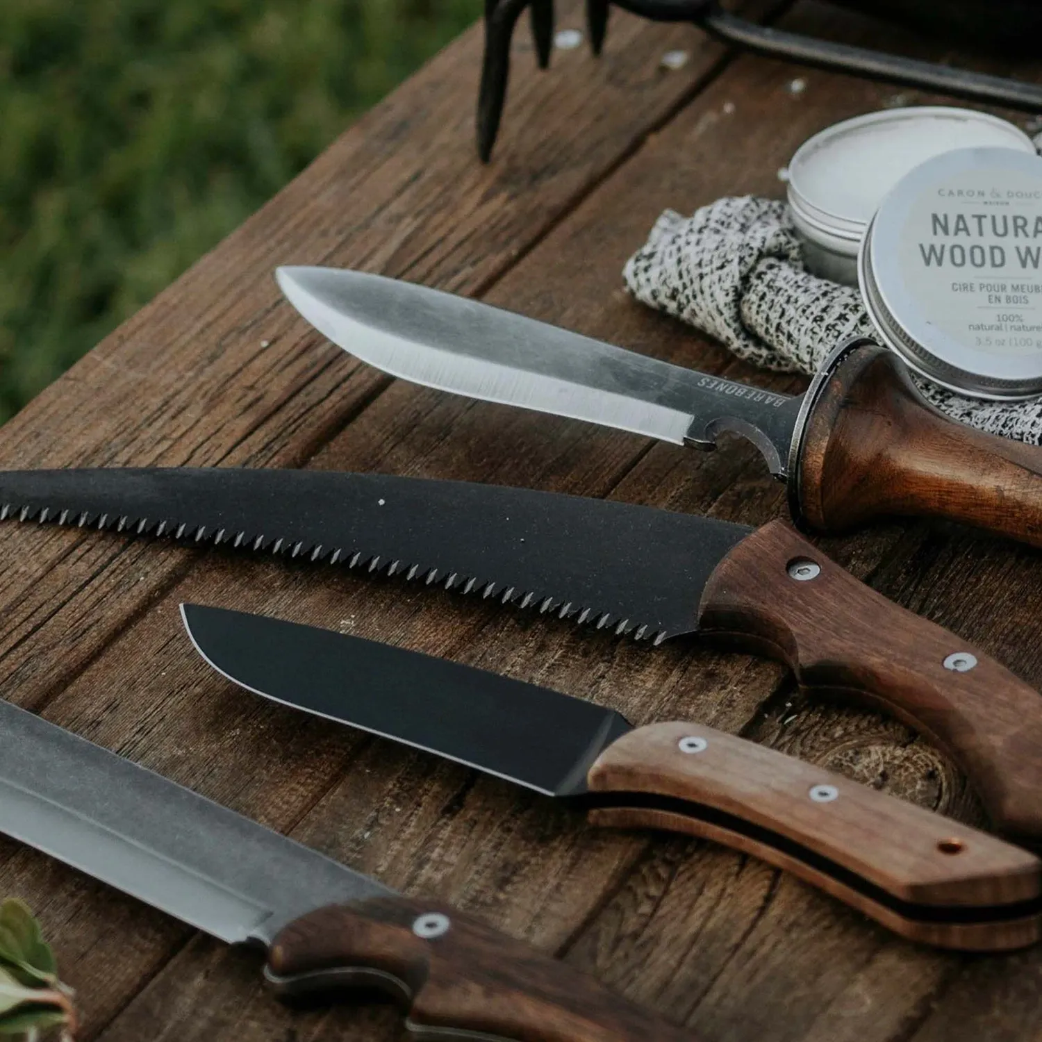 Bare Bones Living Timber Saw takkenzaag walnoothout met hoes