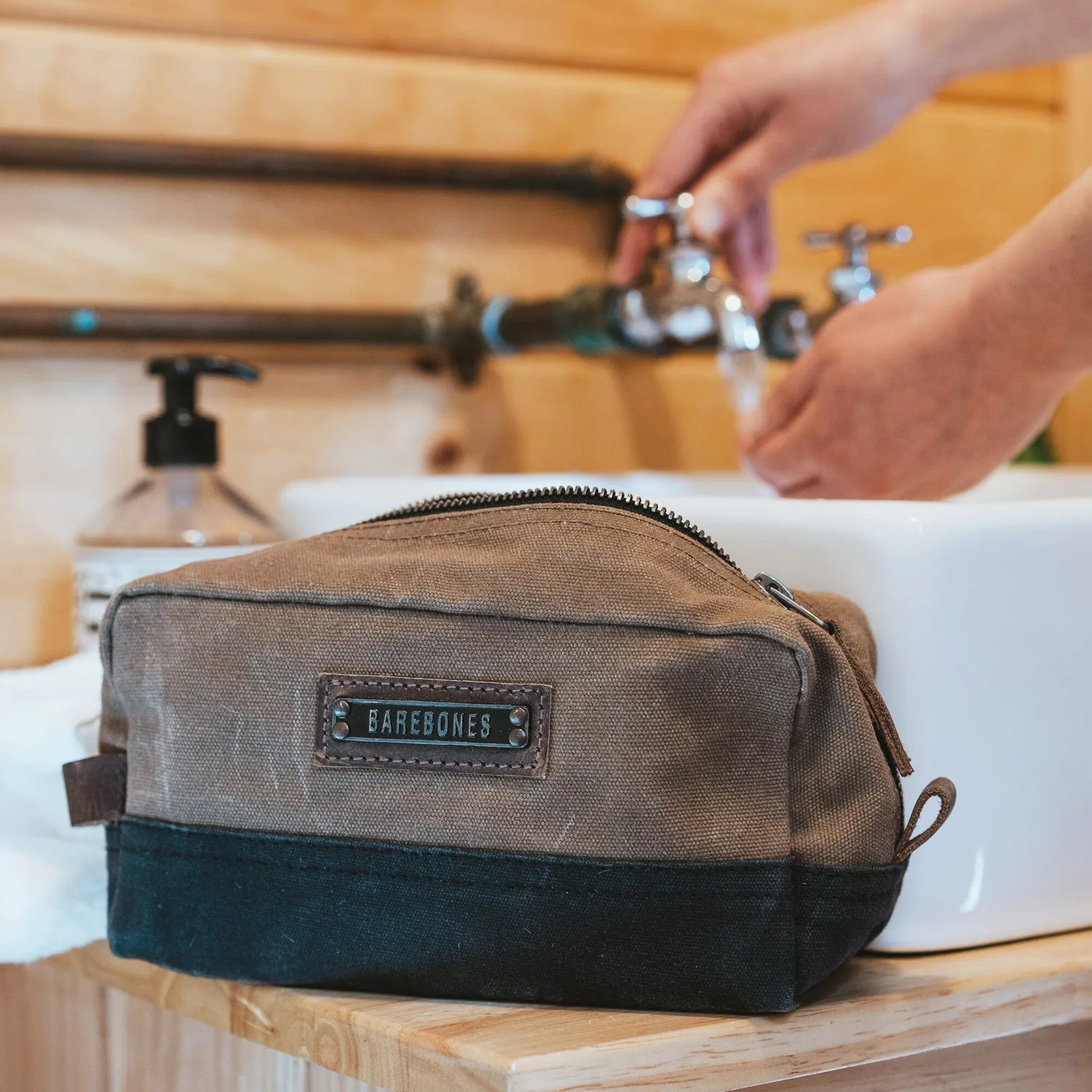 Barebones Neelum 3L toilettas khaki canvas