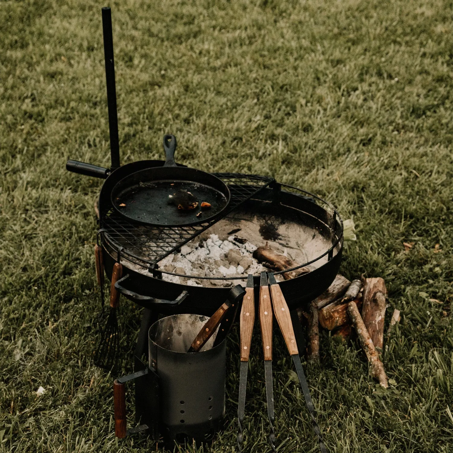Barebones Cowboy Fire Pit Grill 23 vuurkorf barbecue bundel staal