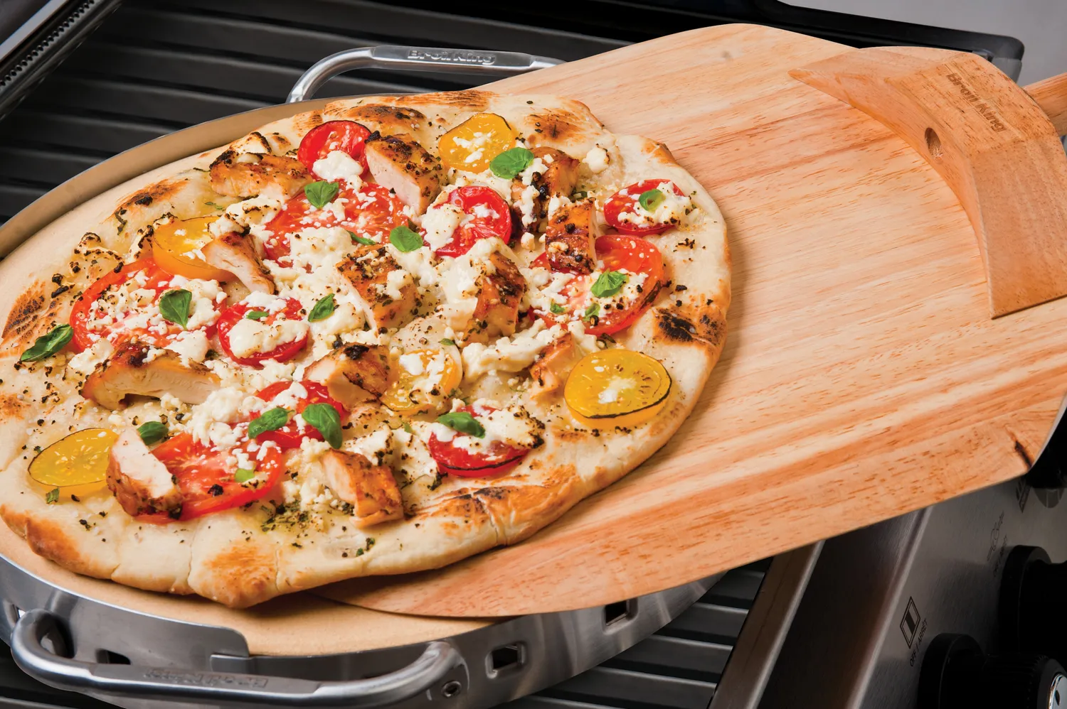 Broil King Imperial pizzasteen set met schep