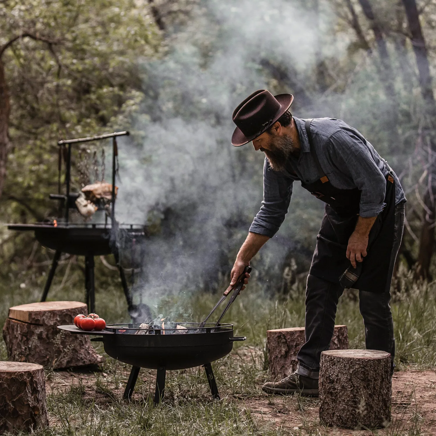 Barebones Cowboy Fire Pit Grill 23 inch houtskool