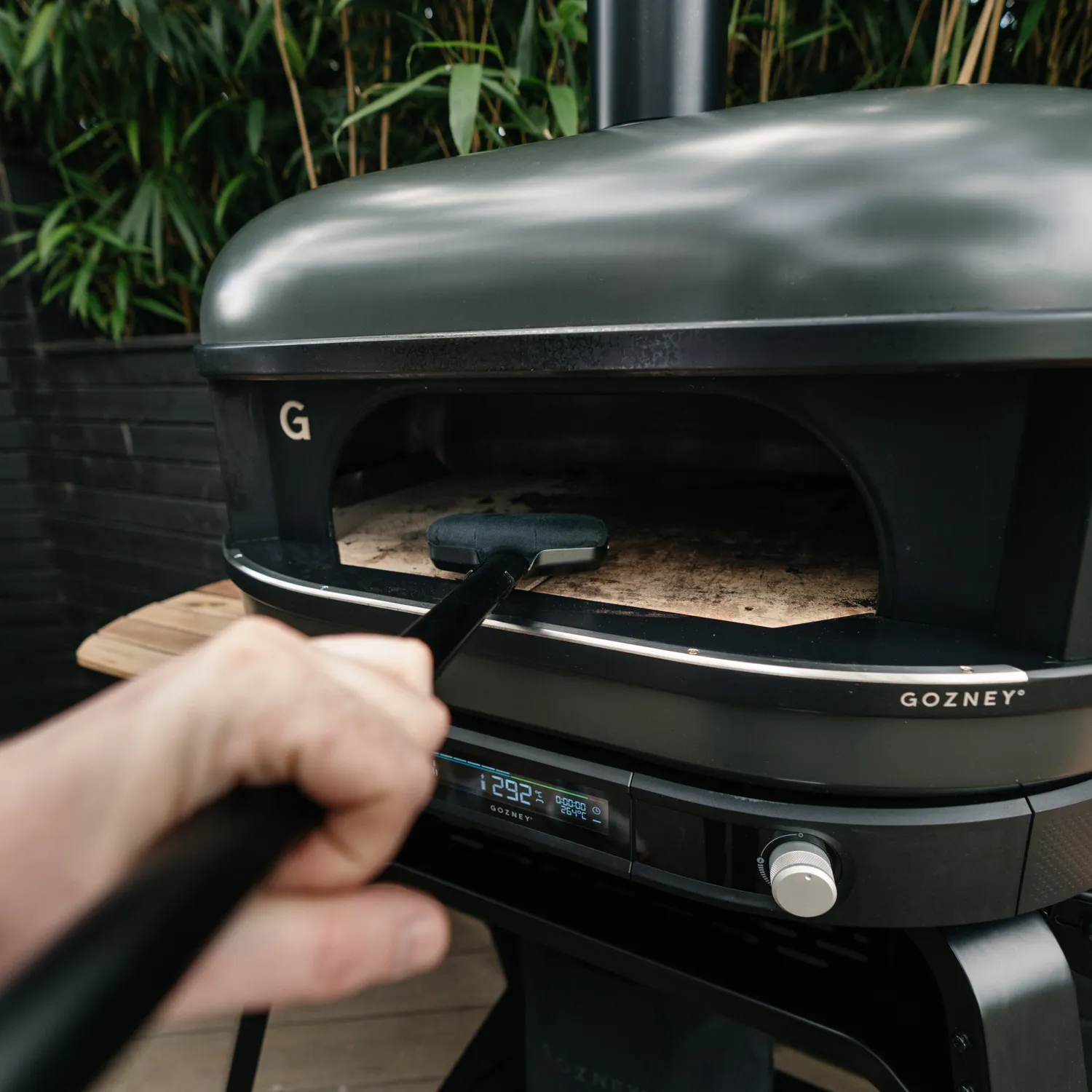 Gozney M.O.P. steenborstel pizzaoven met schraper