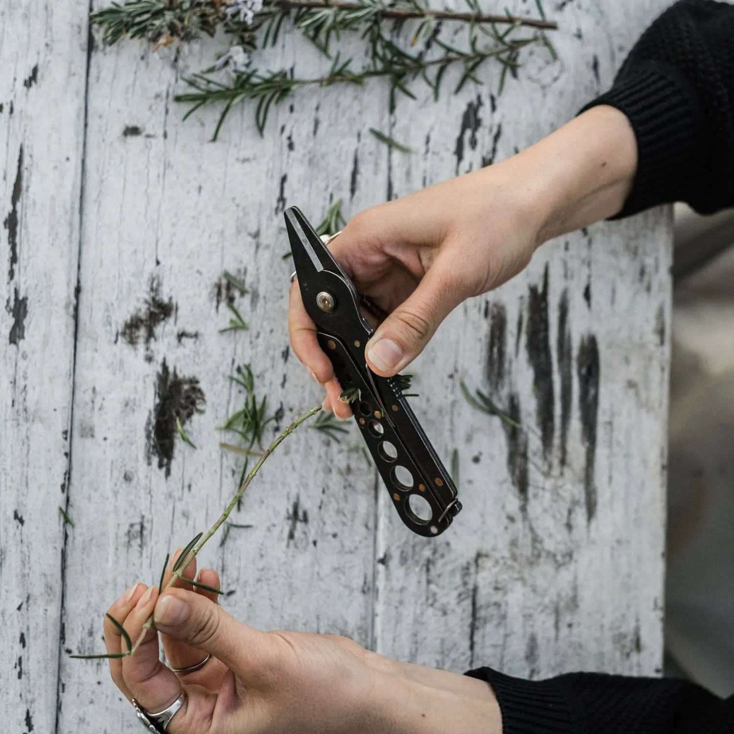 Bare Bones Living Herb Harvest and Strip Tool kruidenschaar Tumbled Black 2-in-1