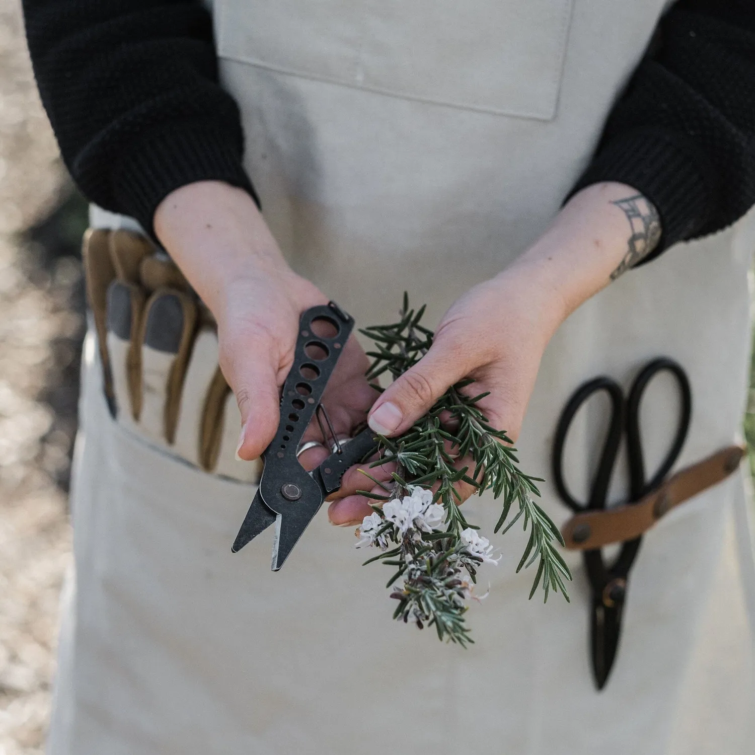 Bare Bones Living Herb Harvest and Strip Tool kruidenschaar Tumbled Black 2-in-1